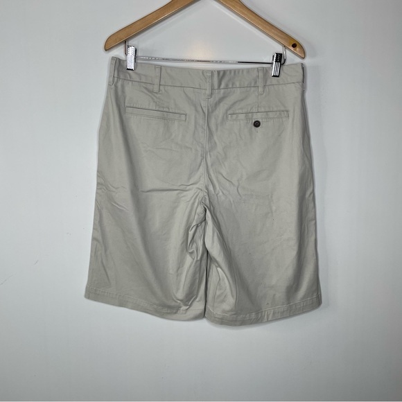 Lands’ End Traditional Fit Khaki Shorts Size 32 - Picture 2 of 5